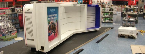 Produção  e implementação de Stand Playstation na worten Norteshopping.